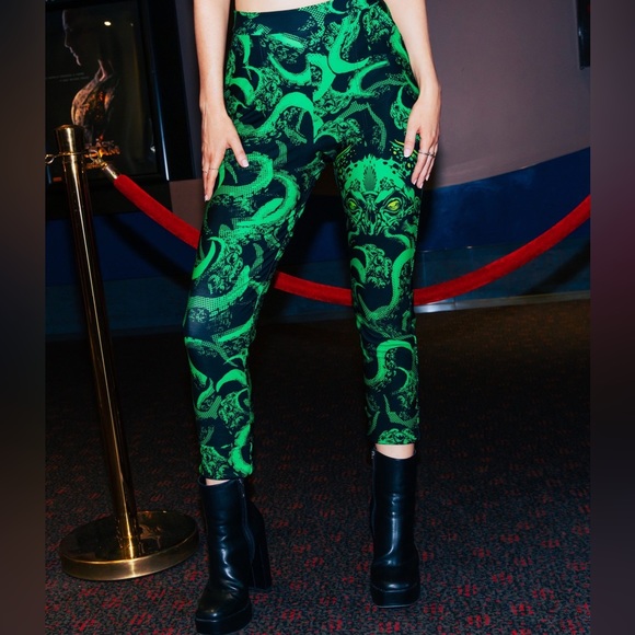 Blackmilk “CTHULHU CUFFED PANTS” Size Medium M NWT Tentacles H.P. Lovecraft - Picture 15 of 16